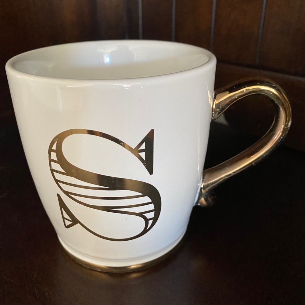 Design PAC Monogram “S” X-Large Cup.